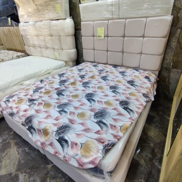 LIT CAPITONE 160CM DES CARRES PR02522