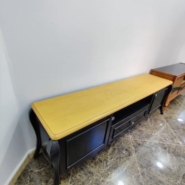 TABLE TV HETRE NOIR EGYPTIEN